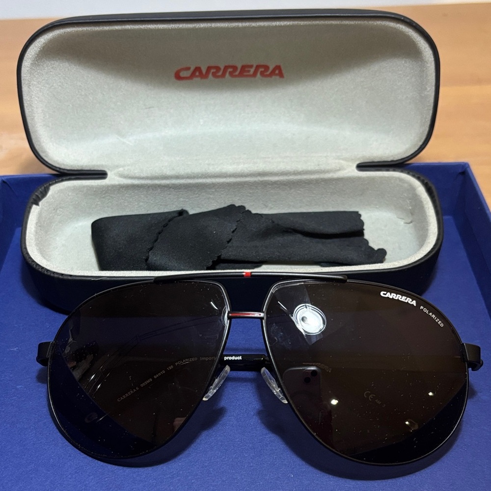 Carrera Dark Aviator Sunglasses with Case polarized lenses